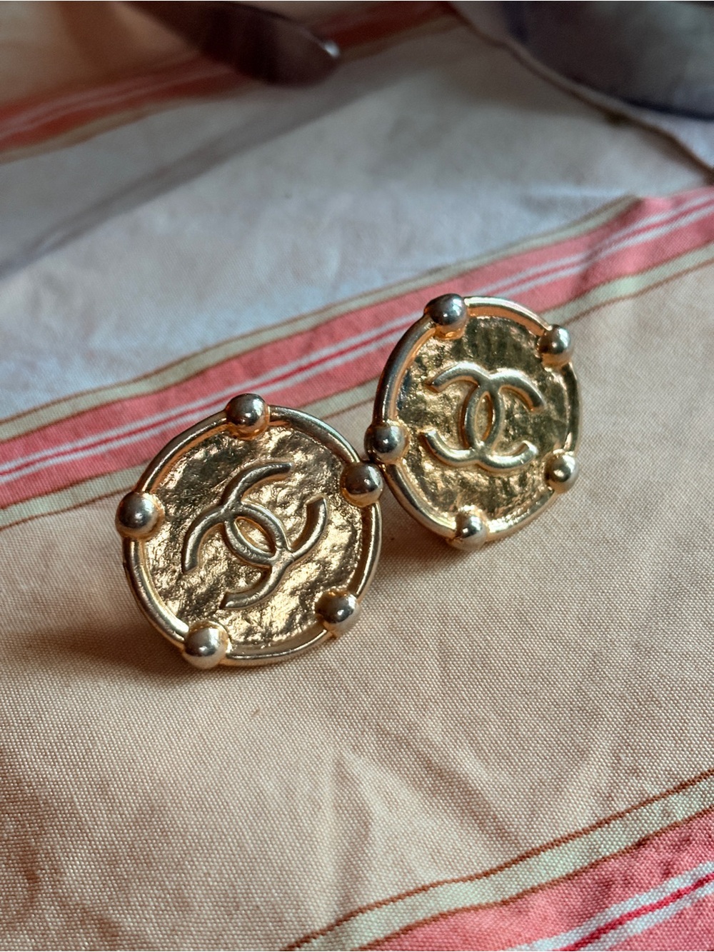 🥀Chanel CC Coin Clip-On Earrings Gold Tone Vintage Statement Earrings🥀